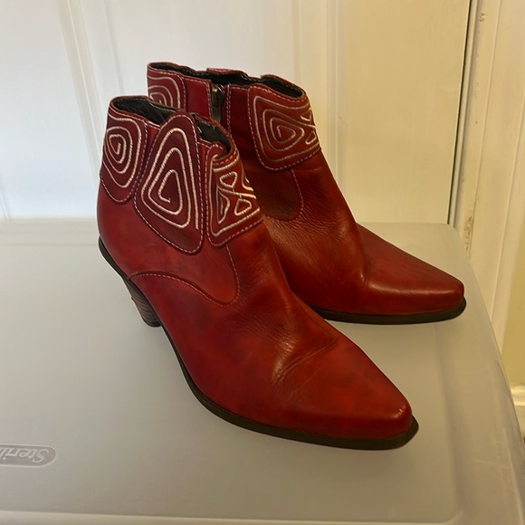 Red Leather ankle boots Spring Step, size 8.5 - Picture 1 of 3